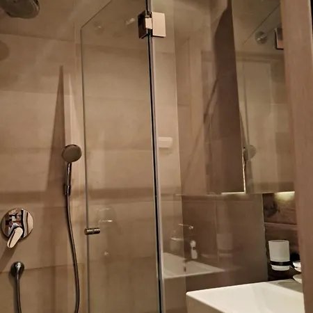 Kamena Kuca Lux * Копаоник