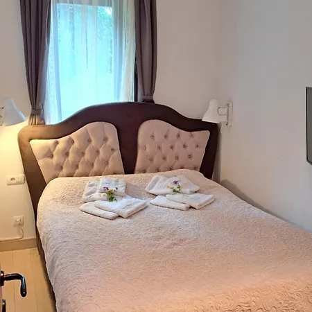 Kamena Kuca Lux * コパオニク