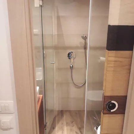 Kamena Kuca Lux *