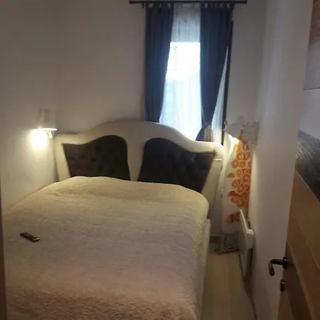 Kamena Kuca Lux