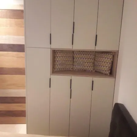 Kamena Kuca Lux アパート