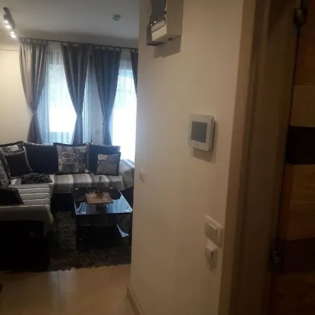 Kamena Kuca Lux