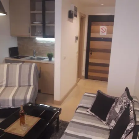 Kamena Kuca Lux *