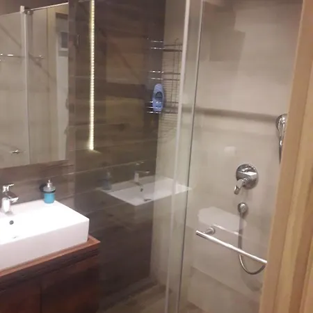 アパート Kamena Kuca Lux *