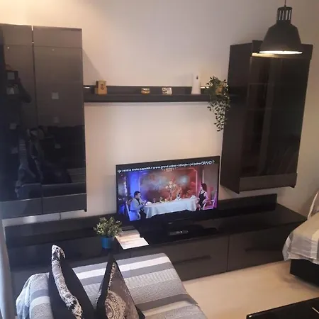 Kamena Kuca Lux *